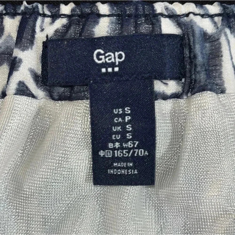 This GAP sz S maxi skirt is lightweight polyester for true flow and flounce EUC - Picture 4 of 6